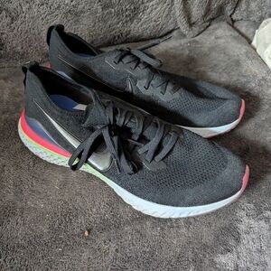 Nike Men's Black and Pink Running Shoes